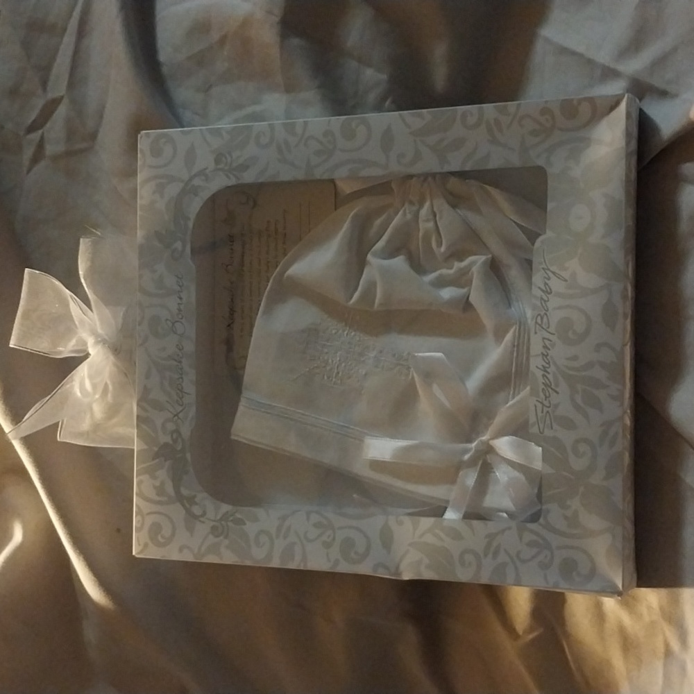 NWOT Infants Stephan Baby Keepsake Bonnet
